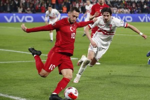 皇冠体育app下载-恰尔汗奥卢：很高兴让土耳其感到快乐，24年后重回世界杯令我自豪